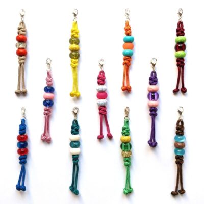 Set mit 11 Schüsselanhänger aus Paracord und großen Perlen