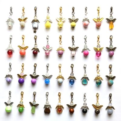 Set mit 36 Schutzengel, je 3 Stück in 12 verschiedenen Farben, Flügel gold-, silber- und bronzefarben gemischt