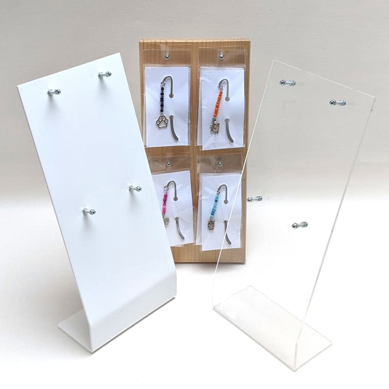 Verkaufsständer aus Holz für 12 Lesezeichen in Geschenkverpackung mit Loch